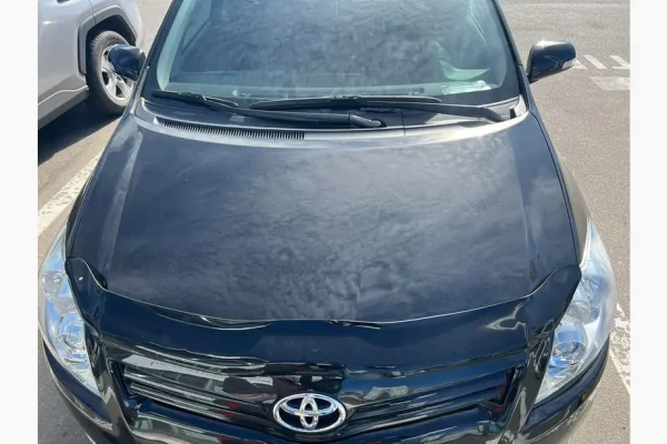 Дефлектор капоту на Toyota Auris 2009-2012