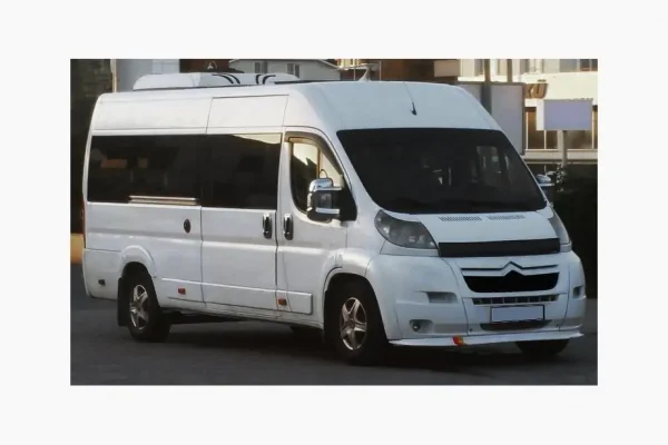 Дефлектор капоту на Peugeot Boxer 2006-2014