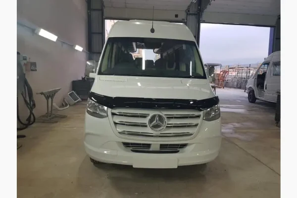 Дефлектор капоту на Mercedes Sprinter з 2018 року