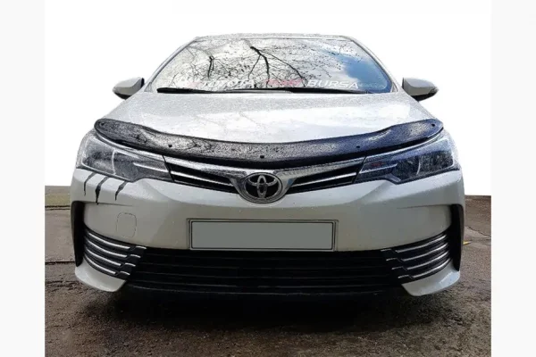 Дефлектор капоту на Toyota Corolla 2013-2019