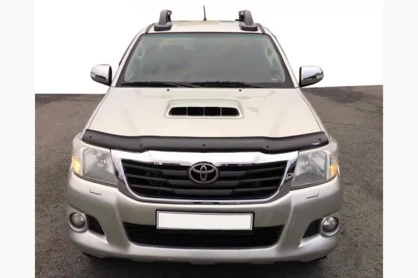 Дефлектор капоту на Toyota Hilux 2011-2015