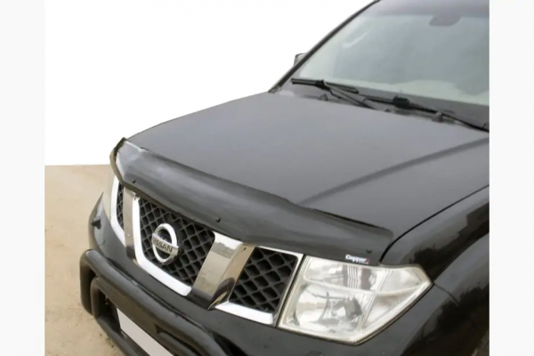 Дефлектор капоту на Nissan Navara 2006-2015