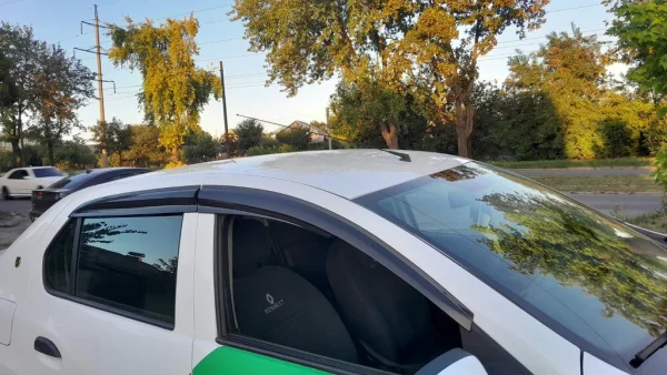 Вітровики на Renault Logan III з 2013 року