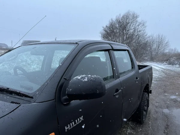 Вітровики на Toyota Hilux 2006-2015