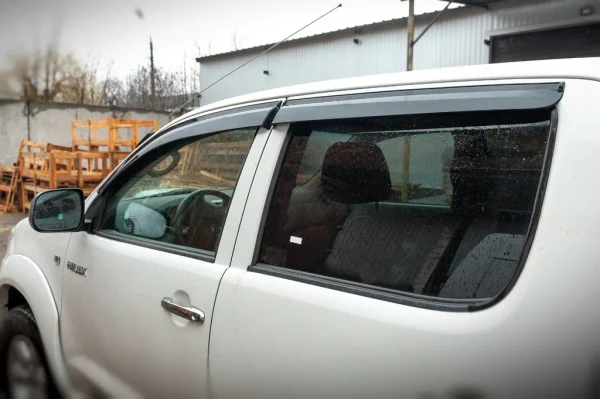 Вітровики на Toyota Hilux 2006-2015 - Зображення 3