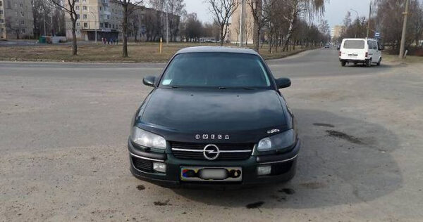 Дефлектор капоту на Opel Omega В 1994-1999 VIP Tuning