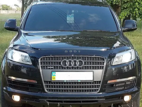 Дефлектор капоту на Audi Q7 2006-2015 VIP Tuning