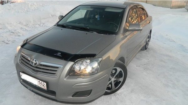 Дефлектор капоту на Toyota Avensis 2003-2008 VIP Tuning