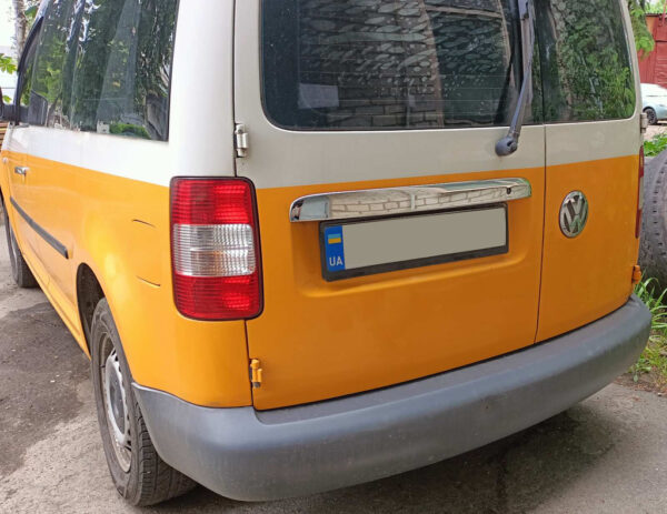 Накладка над номером (2 дверні, нерж) Напис Caddy, Carmos – Турецька сталь Volkswagen Caddy 2004-2010